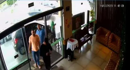 Vídeo mostra faccionados fugindo de cadeia em VG e indo para churrascaria; veja
