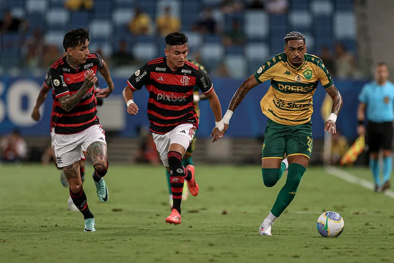Cuiabá vacila na defesa, sofre virada e perde de 2×1 para o Flamengo dentro de casa