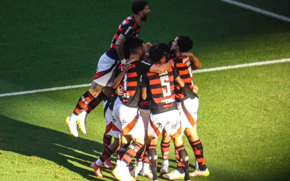 Melhores momentos: Pedro faz dois, e Flamengo atropela o Corinthians no Maracanã