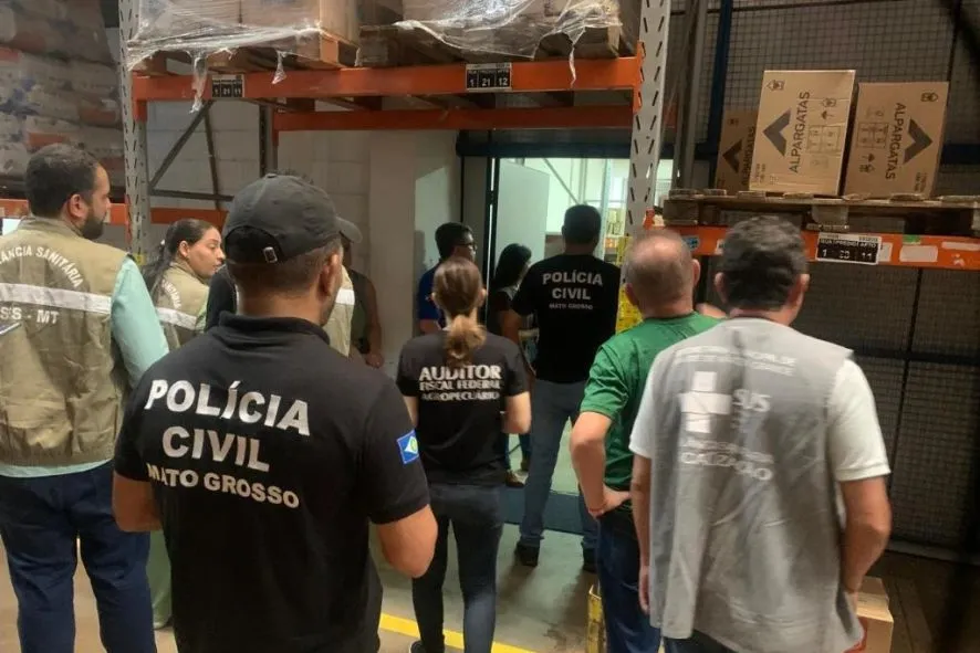 Polícia dá “batida” em distribuidora e apreende 7 mil whiskies