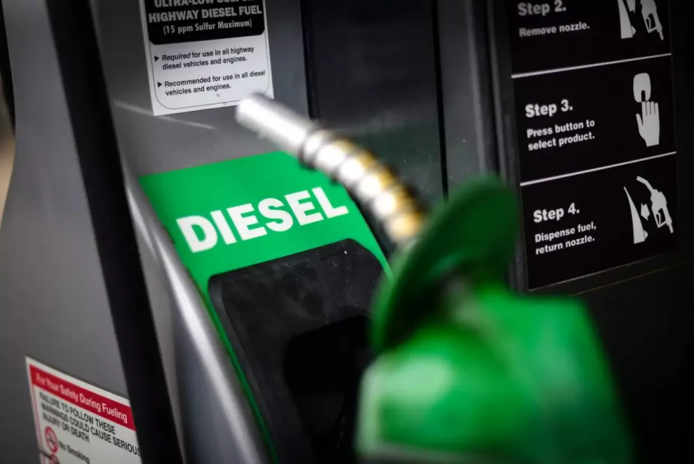 Petrobras anuncia redução no preço do diesel a partir desta 3ª (6/5)