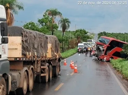 Motorista de ônibus morre e seis passageiros ficam feridos em grave acidente na rodovia MT-010; veja vídeo