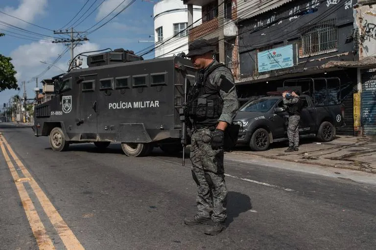 Polícia faz operação contra o Comando Vermelho na zona Oeste do Rio