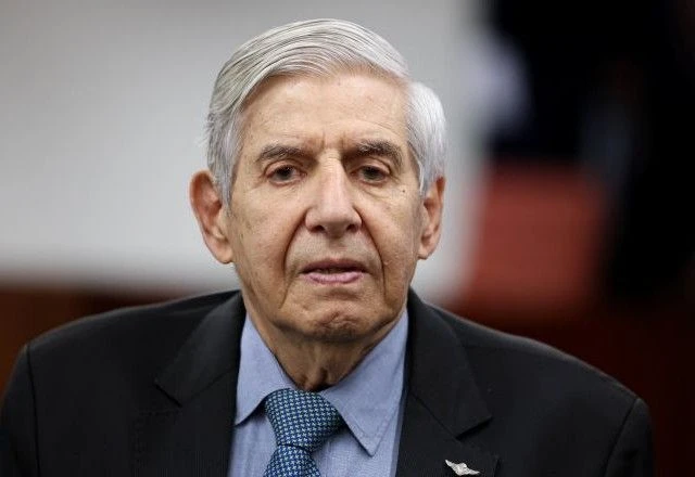 PGR defende prisão domiciliar para general Heleno: “Medida proporcional à faixa etária e ao quadro de saúde”