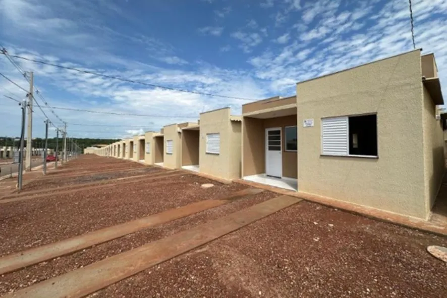 Governador e primeira-dama entregam 86 casas do programa SER Família Habitação