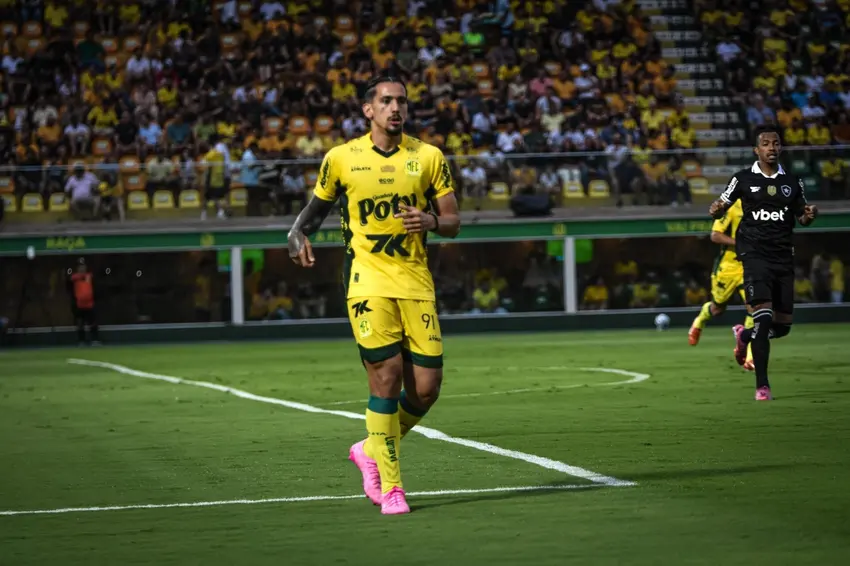 Cruzeiro anuncia contratação do atacante Chico da Costa