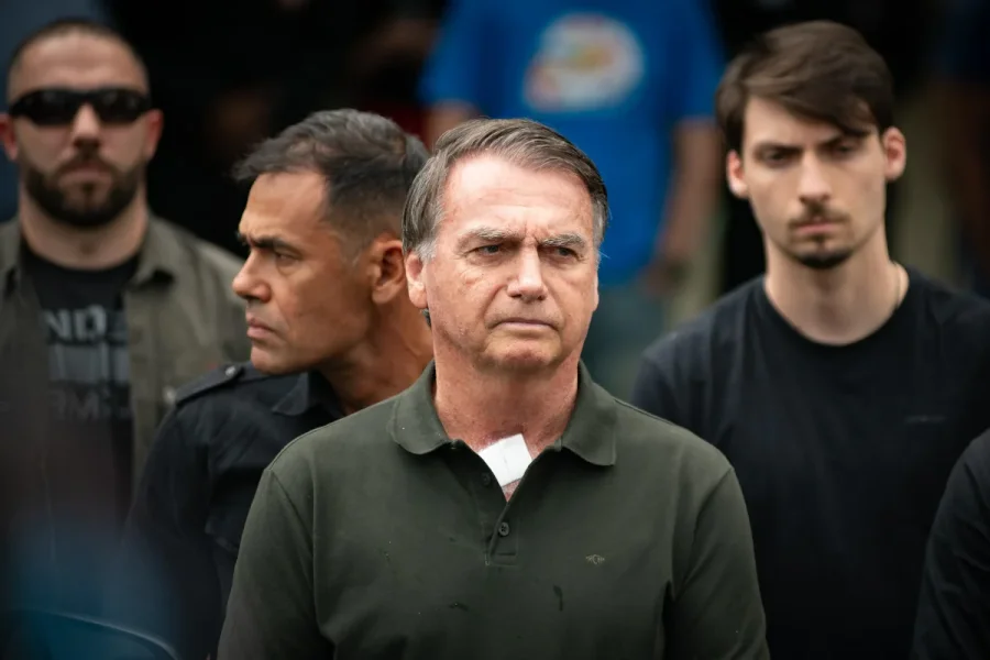 Moraes determina que Bolsonaro seja transferido para a Papudinha