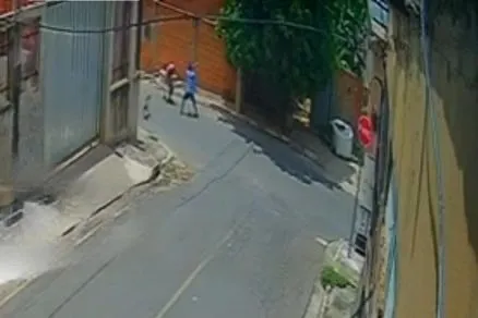 Homem morre após ser atacado com golpes de foice em bairro de Cuiabá; Veja o vídeo 