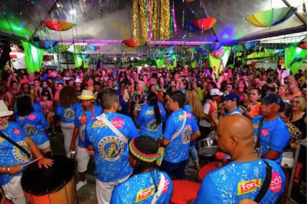 Comércio abre normalmente no feriadão e repartições públicas voltam só na quinta