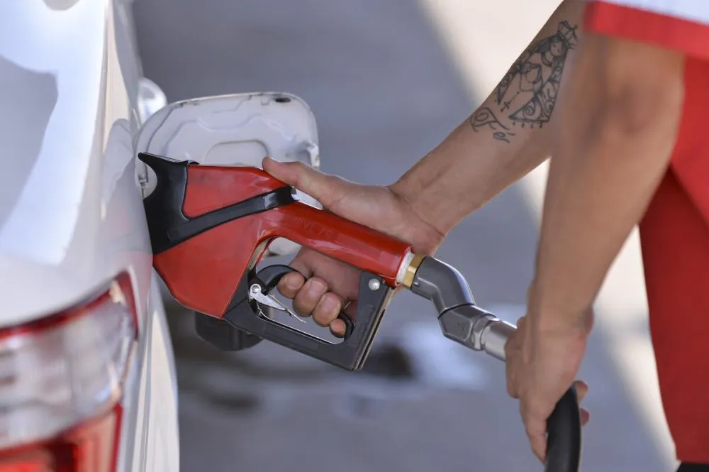 Preços da gasolina e do diesel sobem com alta no ICMS; veja valores