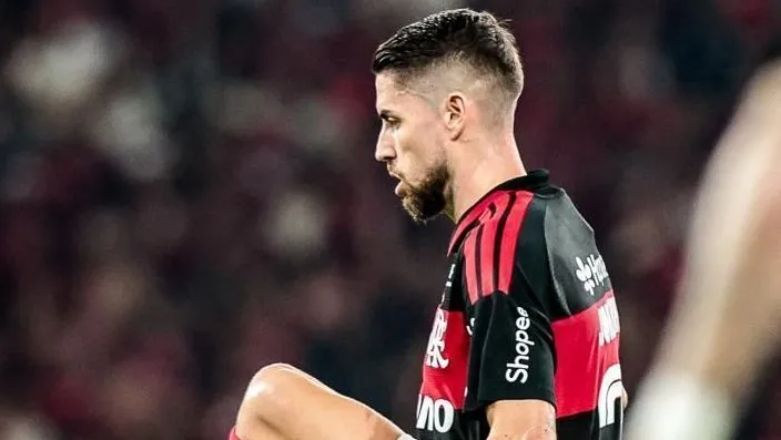 Jorginho sofreu uma fratura • Gilvan de Souza / Flamengo