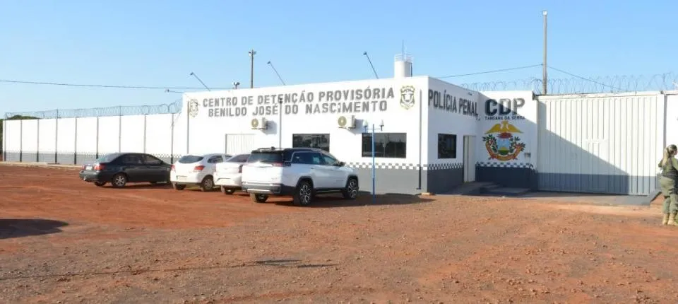 Detento é dopado e estuprado por seis presos em cadeia pública de MT