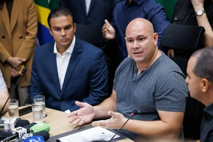 CS Mobi quer R$ 135 mi para rescindir contrato; Abilio rechaça