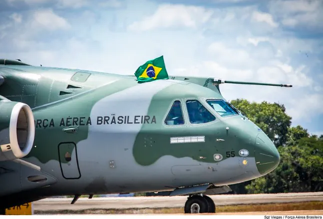 Três militares da FAB são presos por levar drogas em aviões oficiais