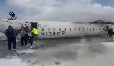 Acidente de avião em aeroporto no Canadá deixa oito feridos