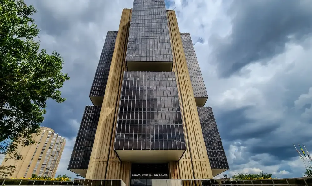 Em decisão unânime, BC acelera alta dos juros e eleva Selic a 11,25%