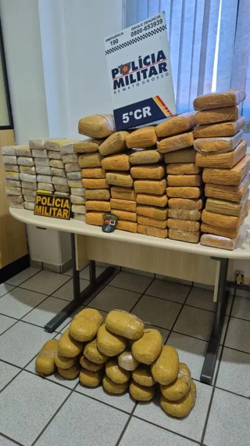 Motorista é preso com mais de 100 tabletes de entorpecentes