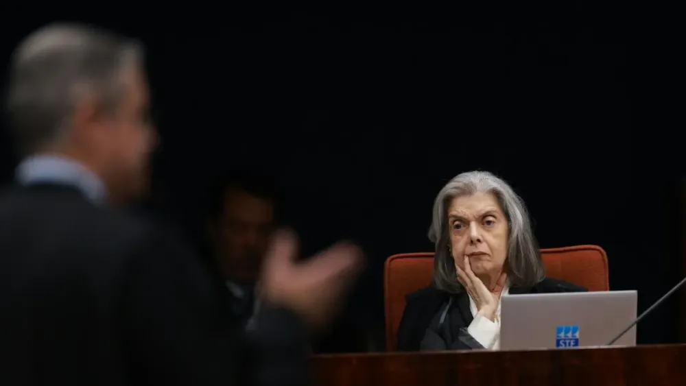 STF retoma julgamento de Bolsonaro com expectativa de voto de Cármen Lúcia