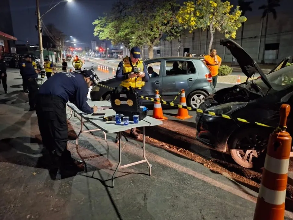 Blitz da Lei Seca em Cuiabá termina com 16 prisões e 40 veículos removidos