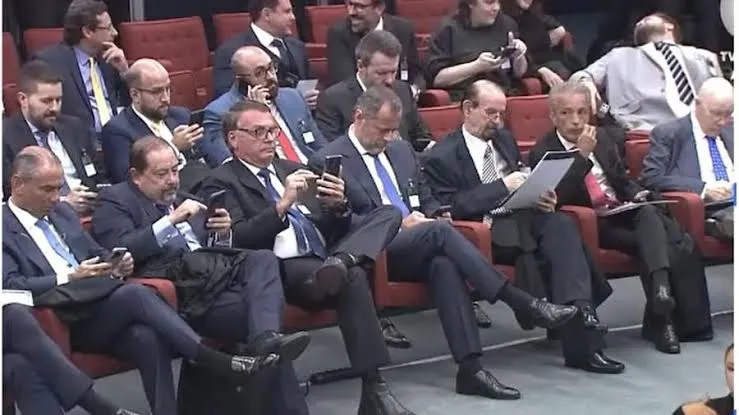 Bolsonaro decide acompanhar julgamento do plenário do Supremo