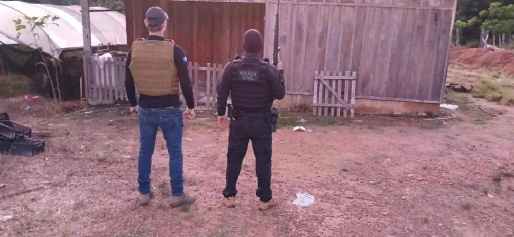 Polícia Civil cumpre 75 ordens judiciais contra facção criminosa que movimentou mais de R$ 50 milhões com o tráfico