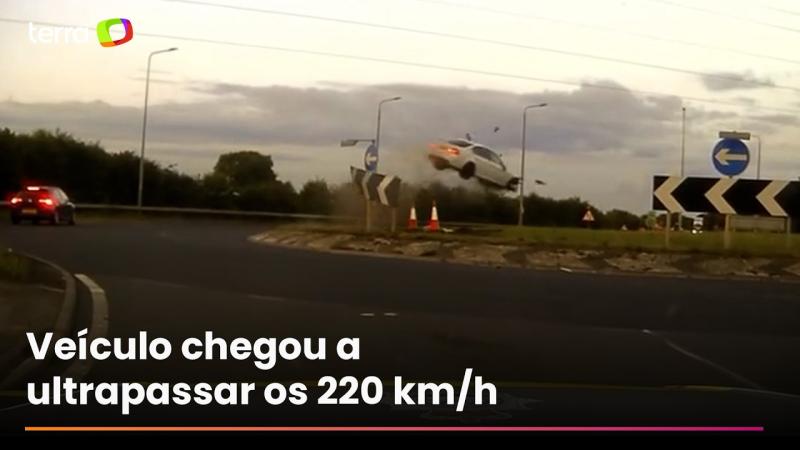 Motorista é condenado após carro ‘voar’ em perseguição policial no Reino Unido; veja vídeo