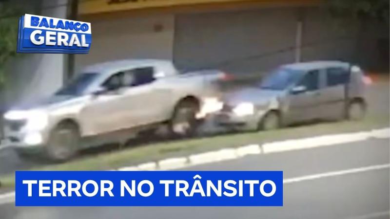 Motorista de caminhonete se irrita e destrói carro de jovem de 19 anos em ataque de fúria